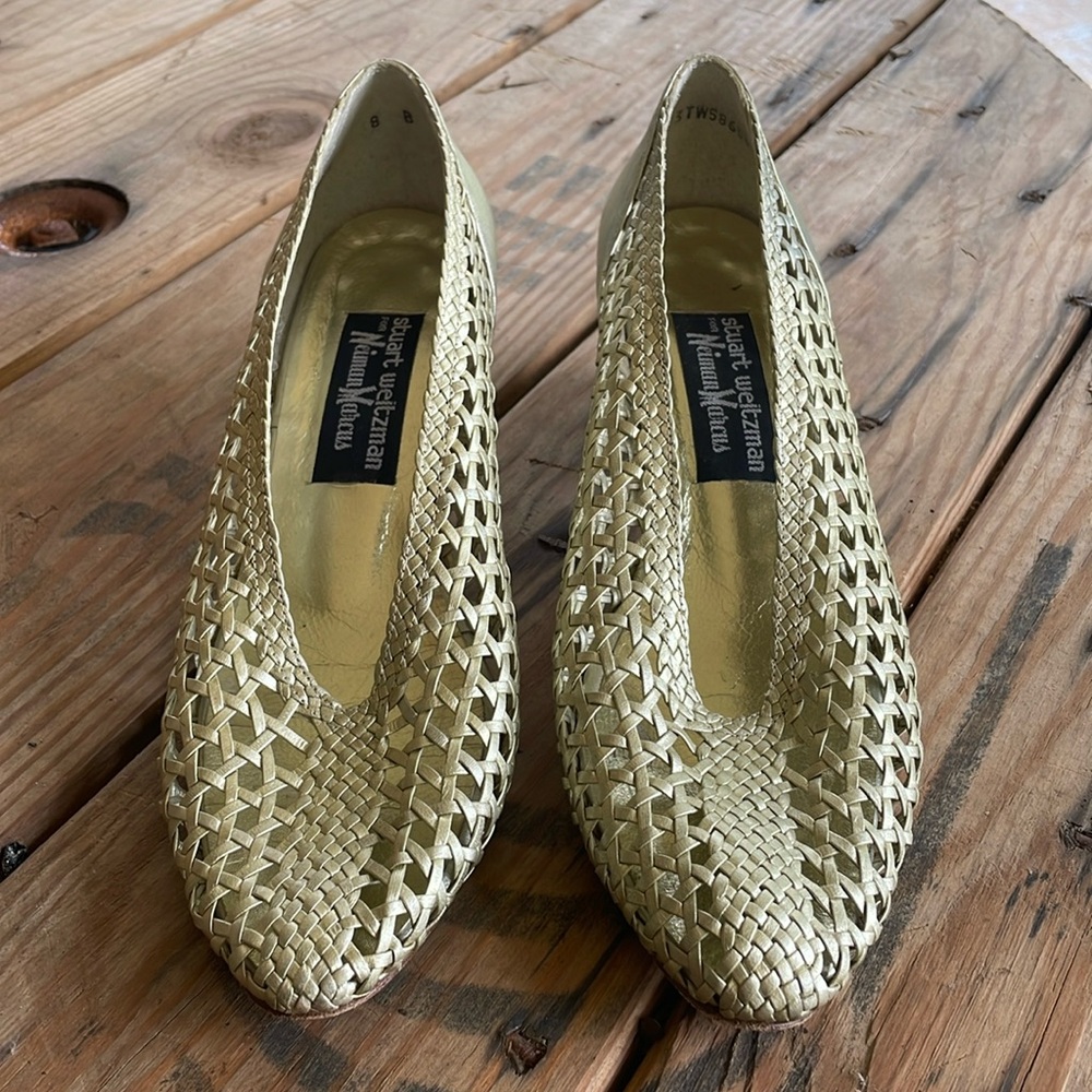 Vintage Stuart Weitzman Newman Marcus Gold Basket Weave Pumps size 8B